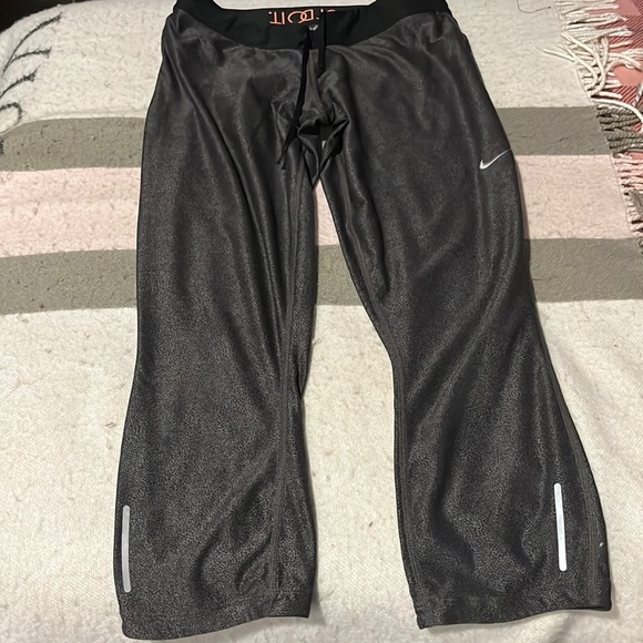 Pants - Nike fro fit capri leggings